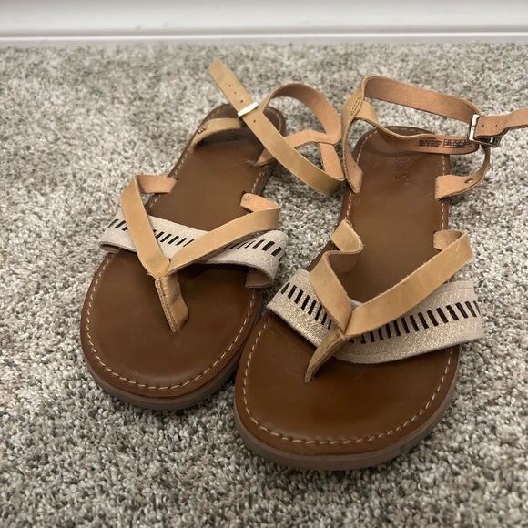 Toms Shoes - Worn once/like new! Toms sandals • size women's 7 shoes